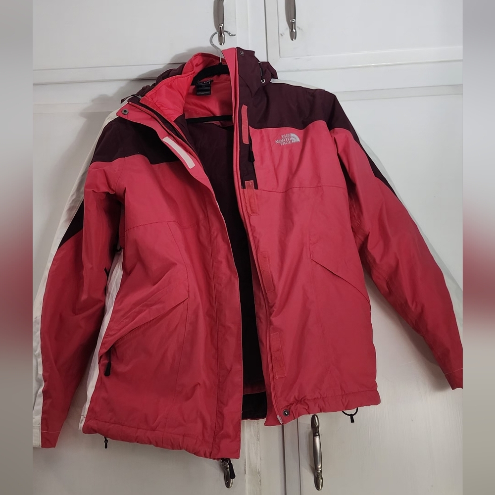 The North Face Hyvent Coral, Burgundy And Beigh Womens Ski Jacket Size L